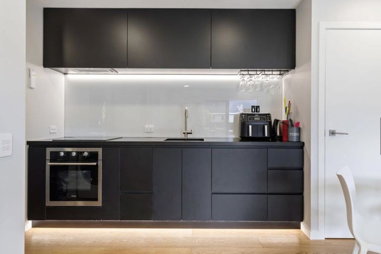 Photo of property in 18 Poplar Drive, Kelvin Heights, Queenstown, 9300