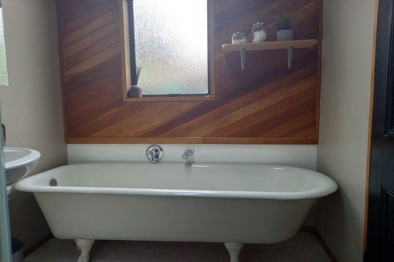 Photo of property in 9 Wairau Road, Oakura, 4314