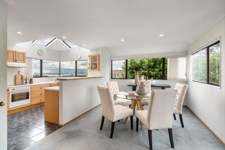 Photo of property in 2/14 Raleigh Road, Northcote, Auckland, 0627