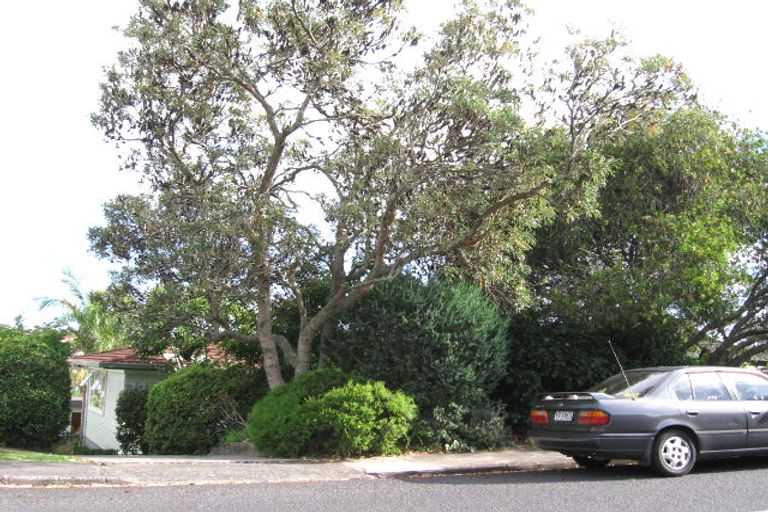 Photo of property in 35 Alton Avenue, Hillcrest, Auckland, 0627