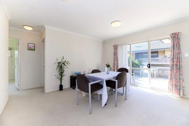 Photo of property in 1 Quartley Place, Huntington Park, Auckland, 2013