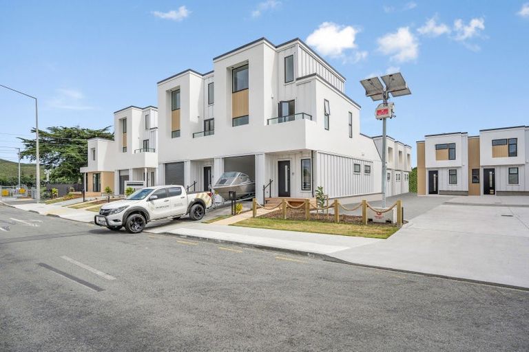 Photo of property in 2 Pascoe Avenue, Paremata, Porirua, 5026