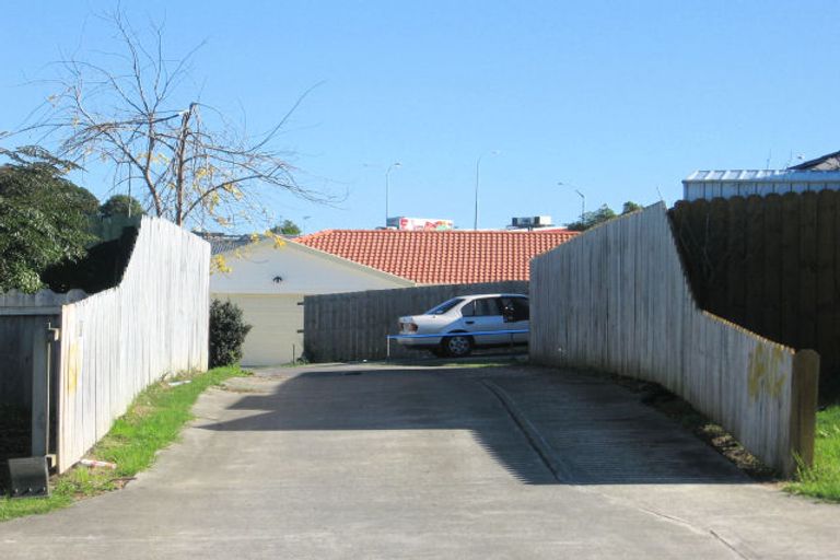 Photo of property in 31 Glenveagh Park Drive, Weymouth, Auckland, 2103