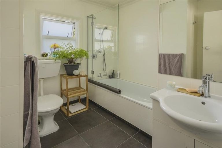 Photo of property in 2/240 Bridge Street, The Wood, Nelson, 7010