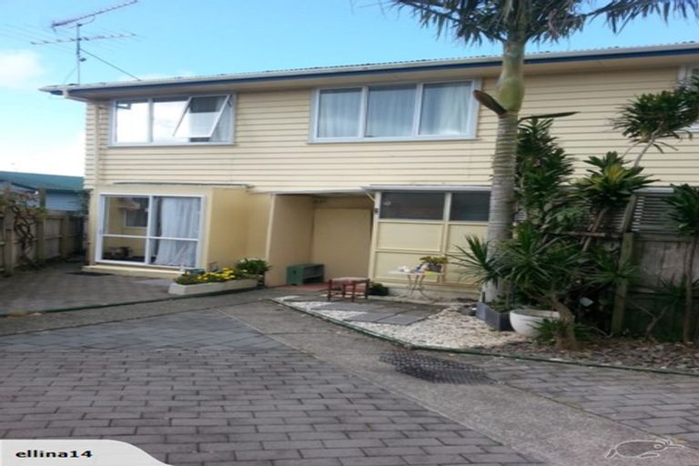 Photo of property in 2/47 Greenslade Crescent, Northcote, Auckland, 0627