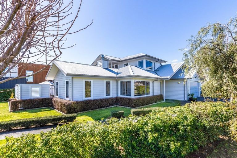 Photo of property in 2 Pukenamu Road, Rainbow Point, Taupo, 3330