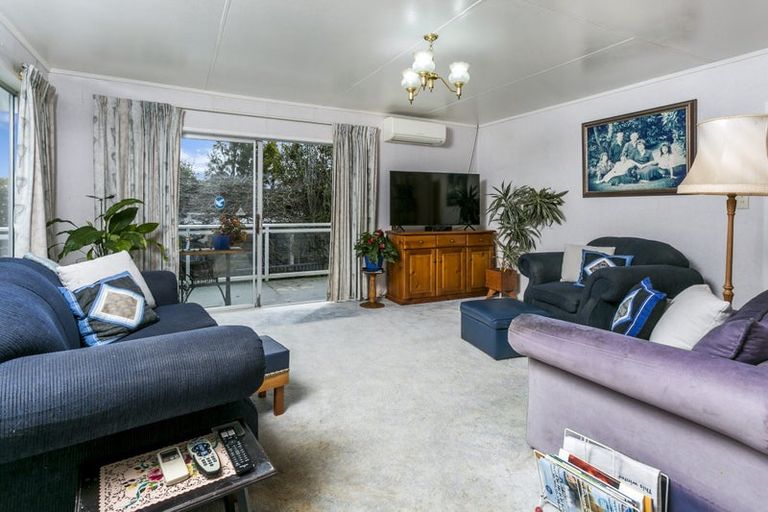 Photo of property in 13 Morriggia Place, Bayview, Auckland, 0629