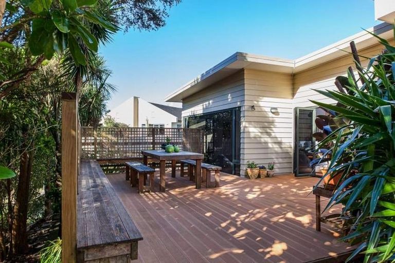 Photo of property in 20 Belvedere Court, West Harbour, Auckland, 0618