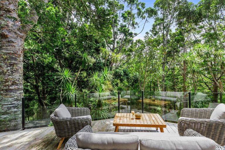 Photo of property in 93 Brick Bay Drive, Sandspit, Warkworth, 0982