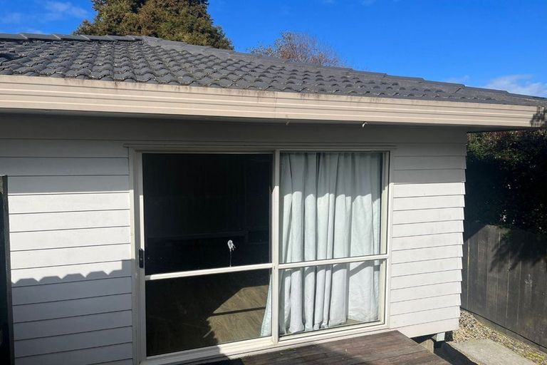 Photo of property in 98 Lantana Road, Green Bay, Auckland, 0604