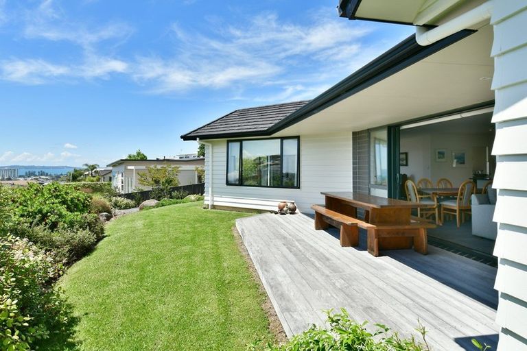 Photo of property in 32 Grovenor Drive, Orewa, 0931
