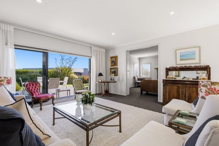 Photo of property in 6 Tuhua Close, Wharewaka, Taupo, 3330