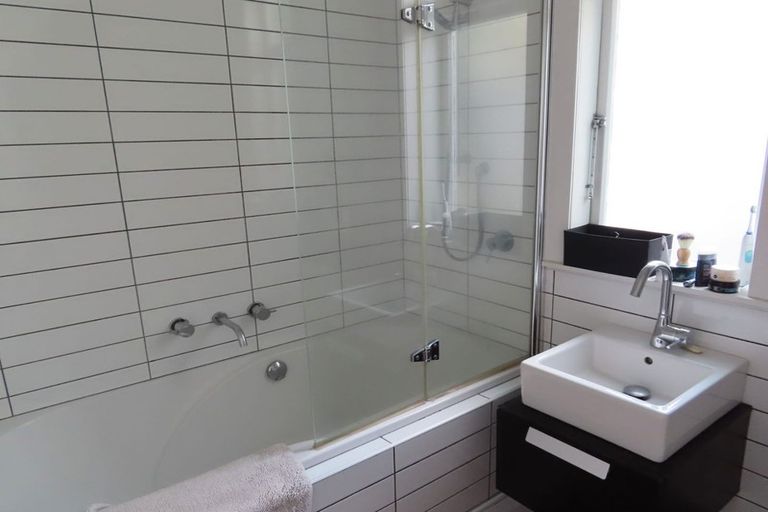 Photo of property in 16 Grosvenor Terrace, Thorndon, Wellington, 6011