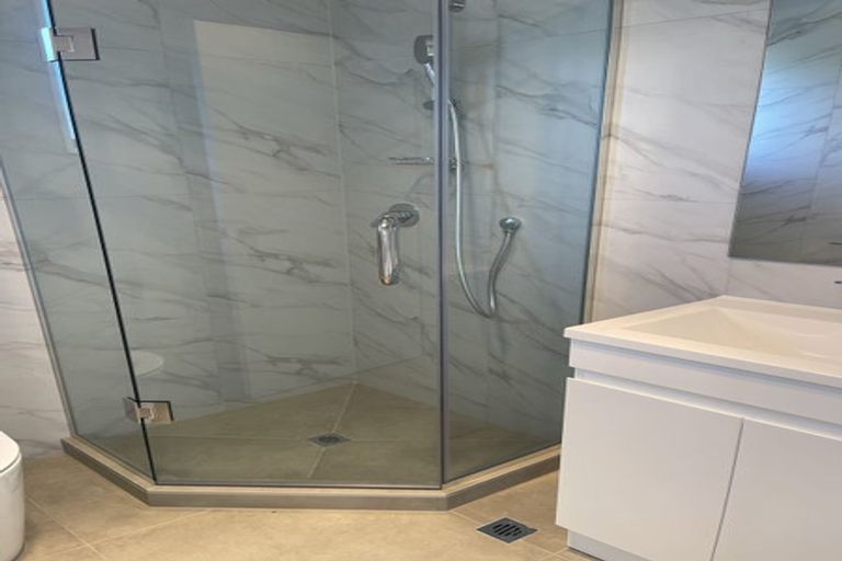 Photo of property in 4/62 Highland Drive, Highland Park, Auckland, 2010