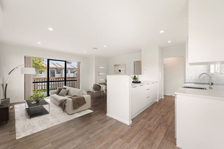 Photo of property in 16 Rewarewa Road, Te Atatu Peninsula, Auckland, 0610