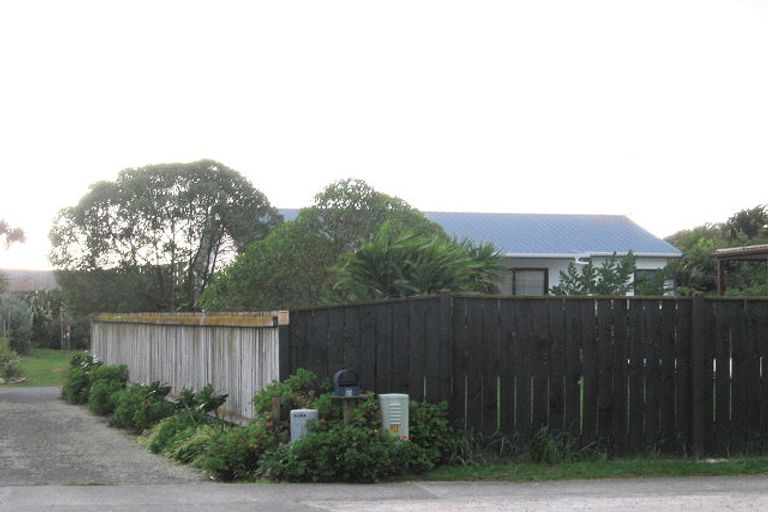 Photo of property in 93 Queens Road, Waikanae Beach, Waikanae, 5036