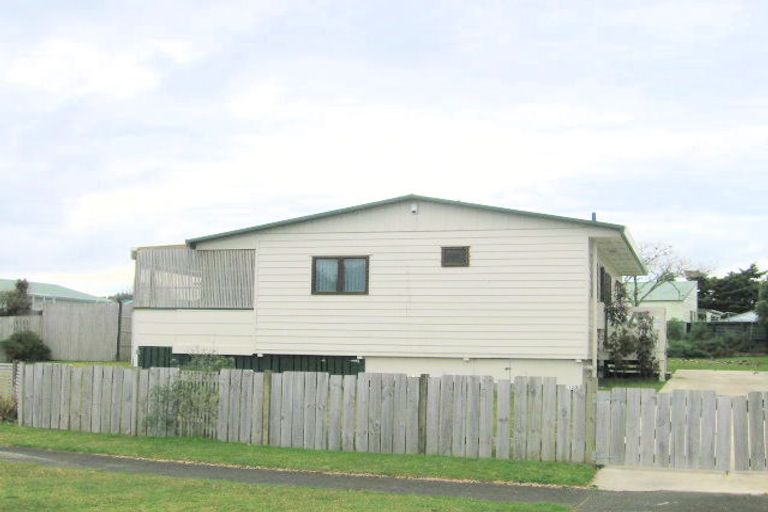 Photo of property in 120 Lorraine Place, Whangamata, 3620