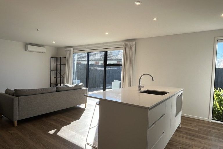 Photo of property in 1/23 Hills Road, Edgeware, Christchurch, 8013