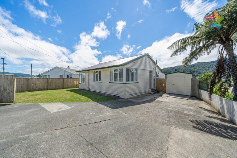 Photo of property in 43 August Street, Stokes Valley, Lower Hutt, 5019