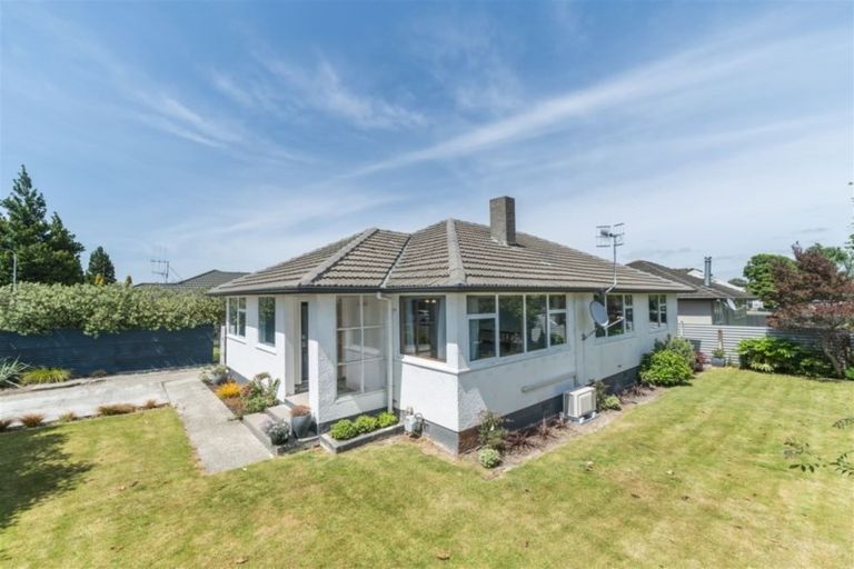 Photo of property in 2 Belfast Place, Roslyn, Palmerston North, 4414