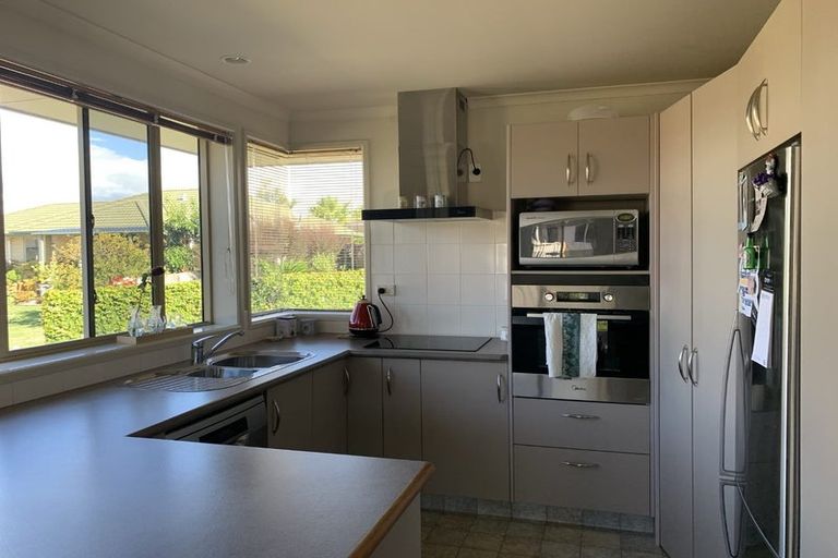 Photo of property in 16 Beachmere Place, Papamoa Beach, Papamoa, 3118