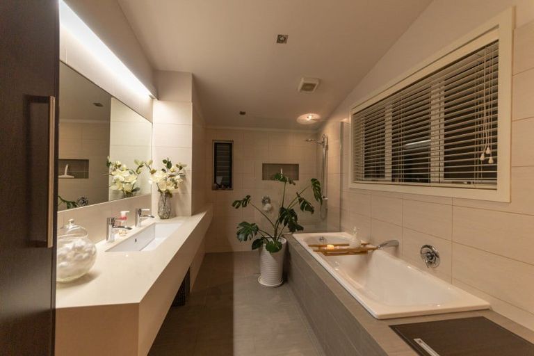 Photo of property in 12 Ihaka Street, Hokowhitu, Palmerston North, 4410