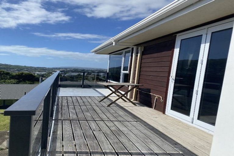 Photo of property in 2 Mayfair Place, Tawa, Wellington, 5028