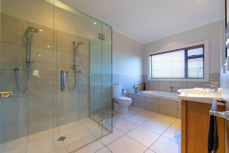 Photo of property in 12 Oak Place, Poraiti, Napier, 4112