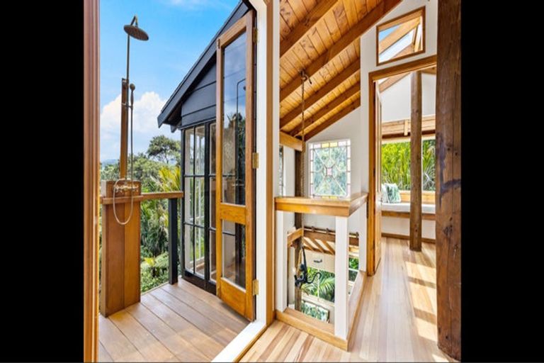 Photo of property in 55 Rayner Road, Piha, New Lynn, 0772