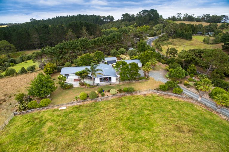 Photo of property in 535 Peak Road, Helensville, 0875