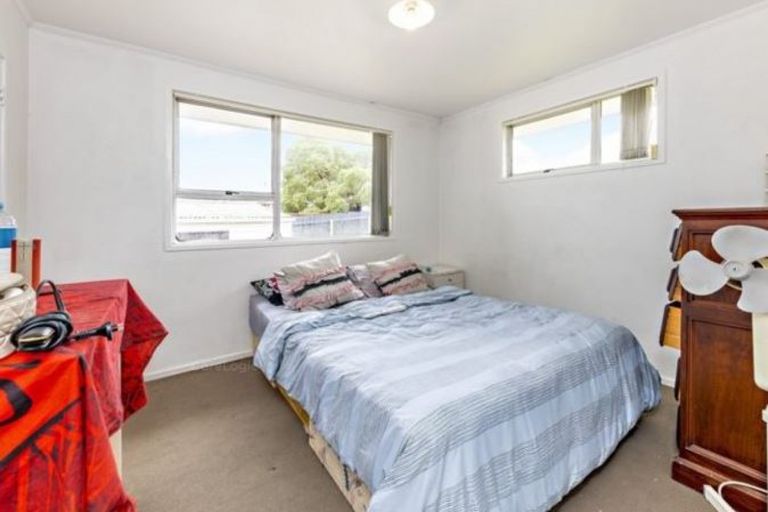 Photo of property in 14 Frobisher Way, Clendon Park, Auckland, 2103