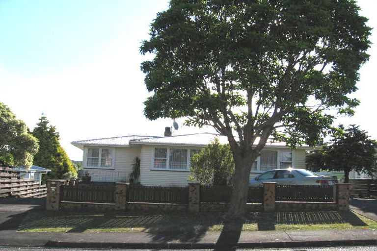 Photo of property in 25 Lantana Road, Green Bay, Auckland, 0604