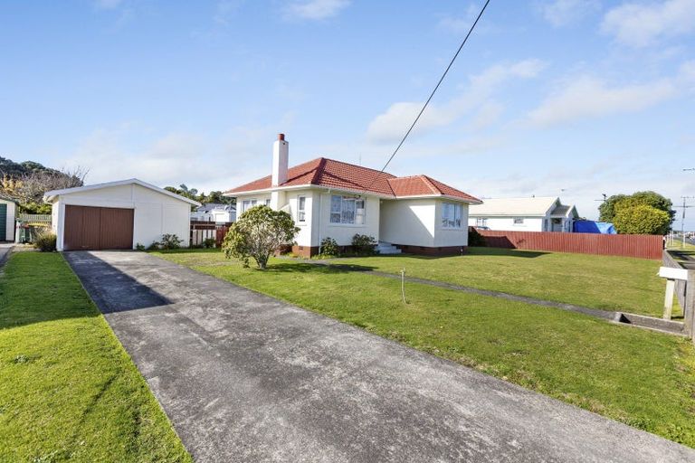Photo of property in 40 Blake Street, Waitara, 4320