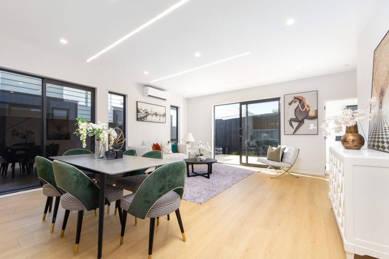 Photo of property in 3b Pendlebury Street, Green Bay, Auckland, 0604