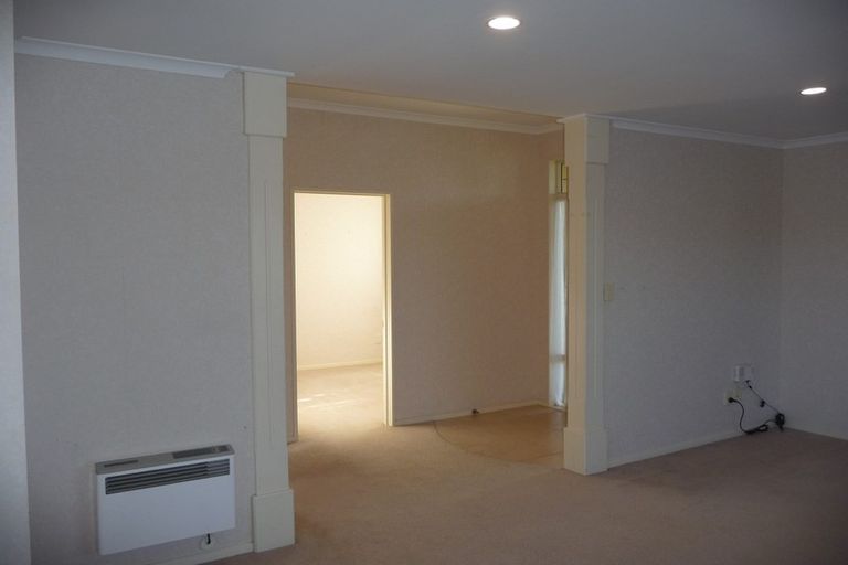Photo of property in 4 Ballyroney Place, East Tamaki, Auckland, 2013
