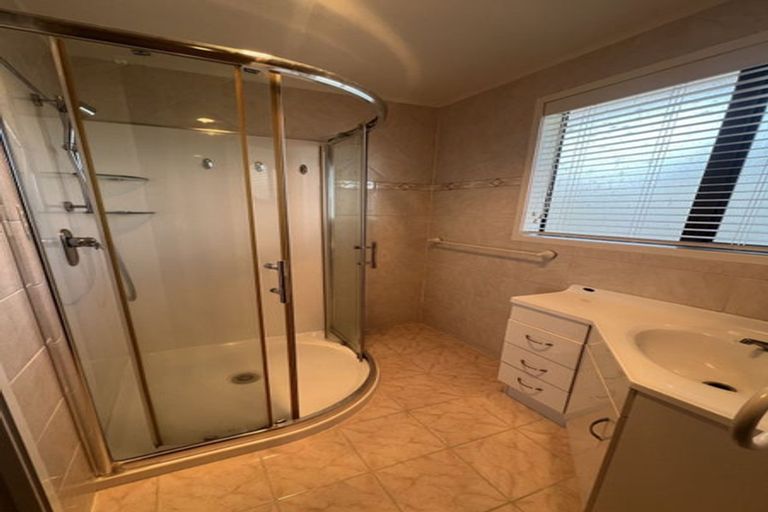 Photo of property in 18 Deodar Place, Totara Heights, Auckland, 2105