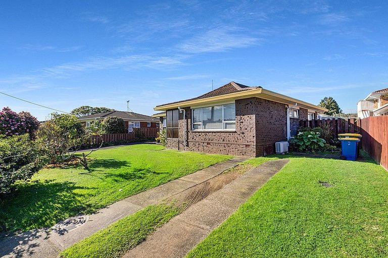 Photo of property in 1/20 Shakespeare Road, Milford, Auckland, 0620