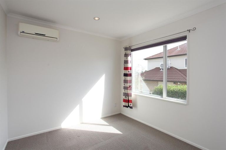 Photo of property in 3 Andy Crescent, Flat Bush, Auckland, 2016