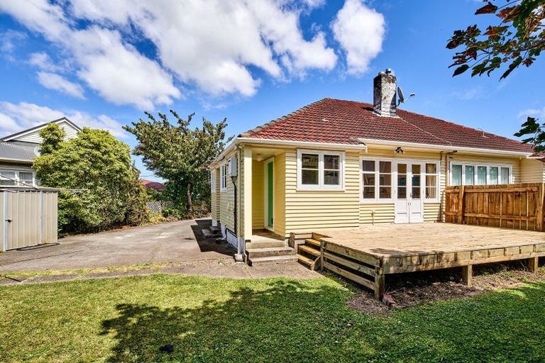 Photo of property in 6 Hobbs Grove, Epuni, Lower Hutt, 5011