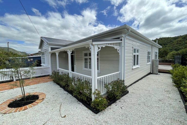 Photo of property in 95b Waikawa Road, Picton, 7220