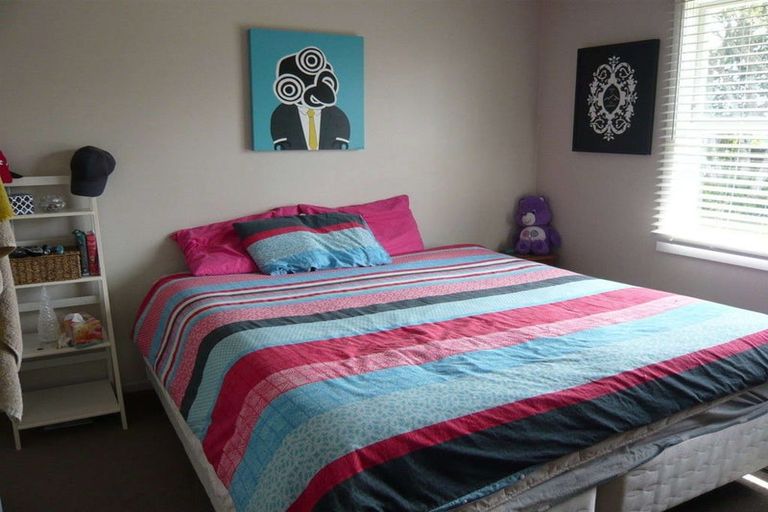Photo of property in 22 Montmere Avenue, Te Atatu Peninsula, Auckland, 0610
