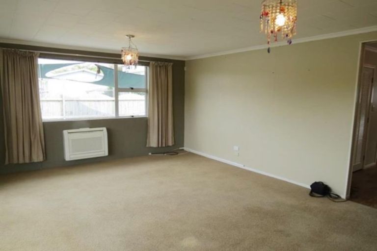 Photo of property in 1 Fairview Place, Westown, New Plymouth, 4310