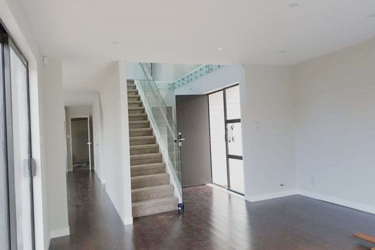 Photo of property in 16 Takutai Avenue, Bucklands Beach, Auckland, 2012