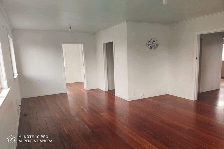 Photo of property in 31 Onewa Road, Northcote, Auckland, 0627