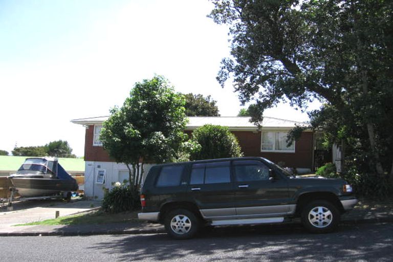 Photo of property in 9 Gatman Street, Birkdale, Auckland, 0626