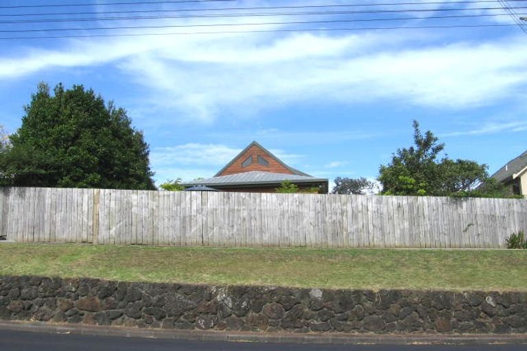 Photo of property in 1/931 Beach Road, Torbay, Auckland, 0630