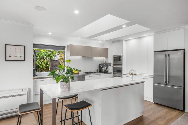 Photo of property in 9 Inglewood Place, Avonhead, Christchurch, 8042