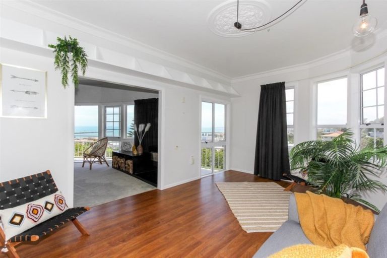 Photo of property in 4b Catherine Crescent, Moturoa, New Plymouth, 4310