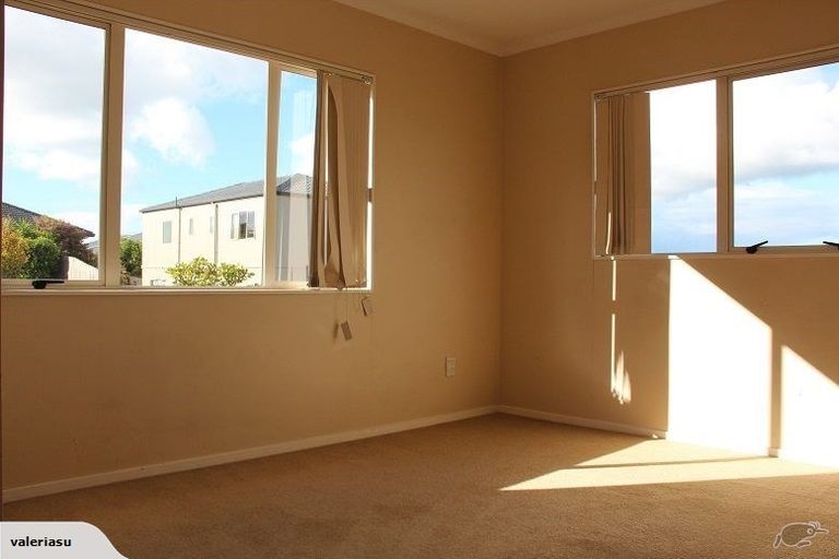 Photo of property in 4 Trotting Terrace, Fairview Heights, Auckland, 0632