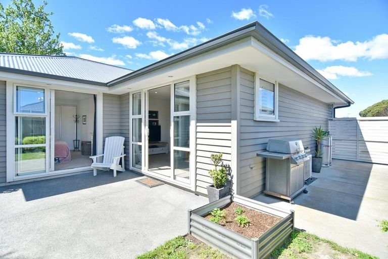Photo of property in 9a Sylvia Street, Parklands, Christchurch, 8083
